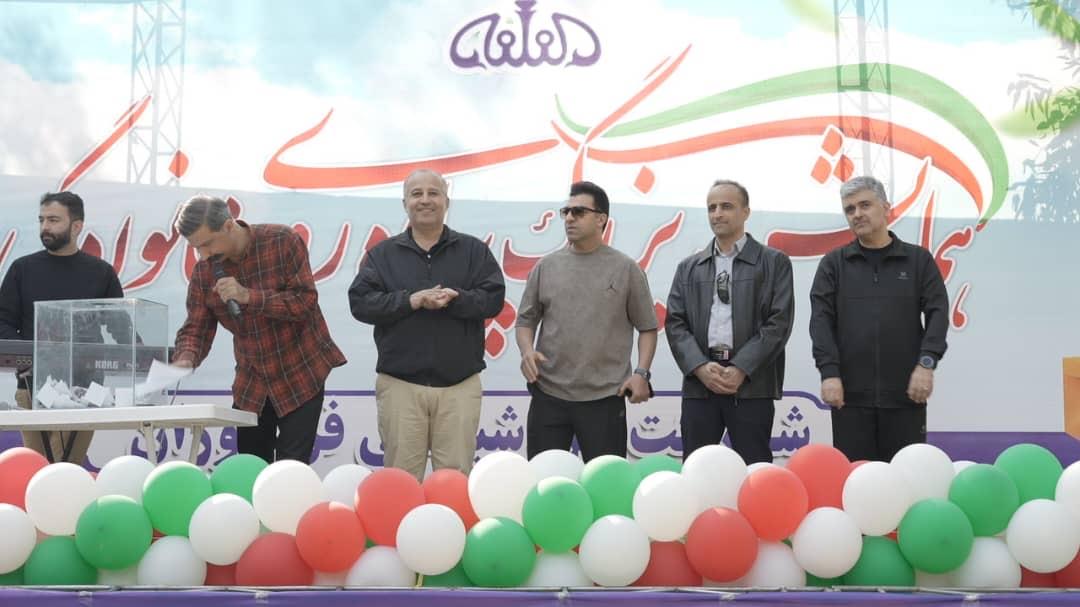 همایش بزرگ پیاده‌روی خانوادگی  شرکت پتروشیمی فن آوران  جمعه ۷ آذرماه در پارک ارم بندرماهشهر برگزار شد. 