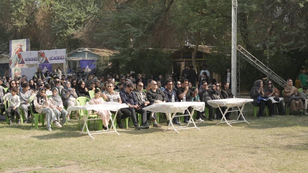 همایش بزرگ پیاده‌روی خانوادگی  شرکت پتروشیمی فن آوران  جمعه ۷ آذرماه در پارک ارم بندرماهشهر برگزار شد. 