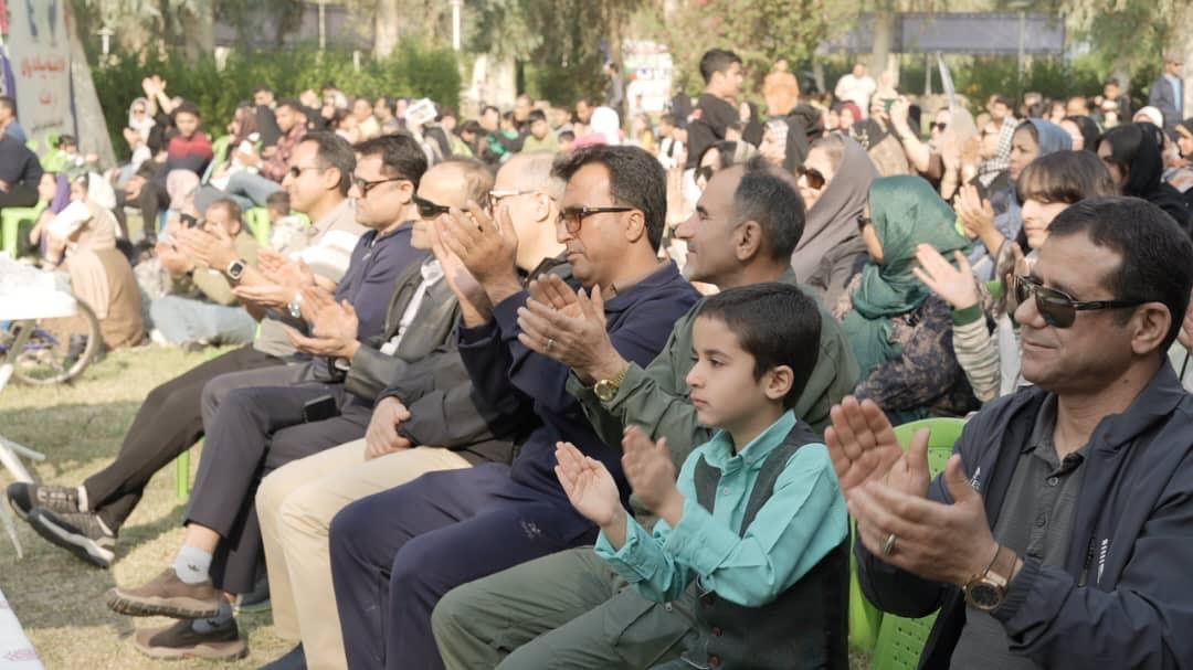 همایش بزرگ پیاده‌روی خانوادگی  شرکت پتروشیمی فن آوران  جمعه ۷ آذرماه در پارک ارم بندرماهشهر برگزار شد. 